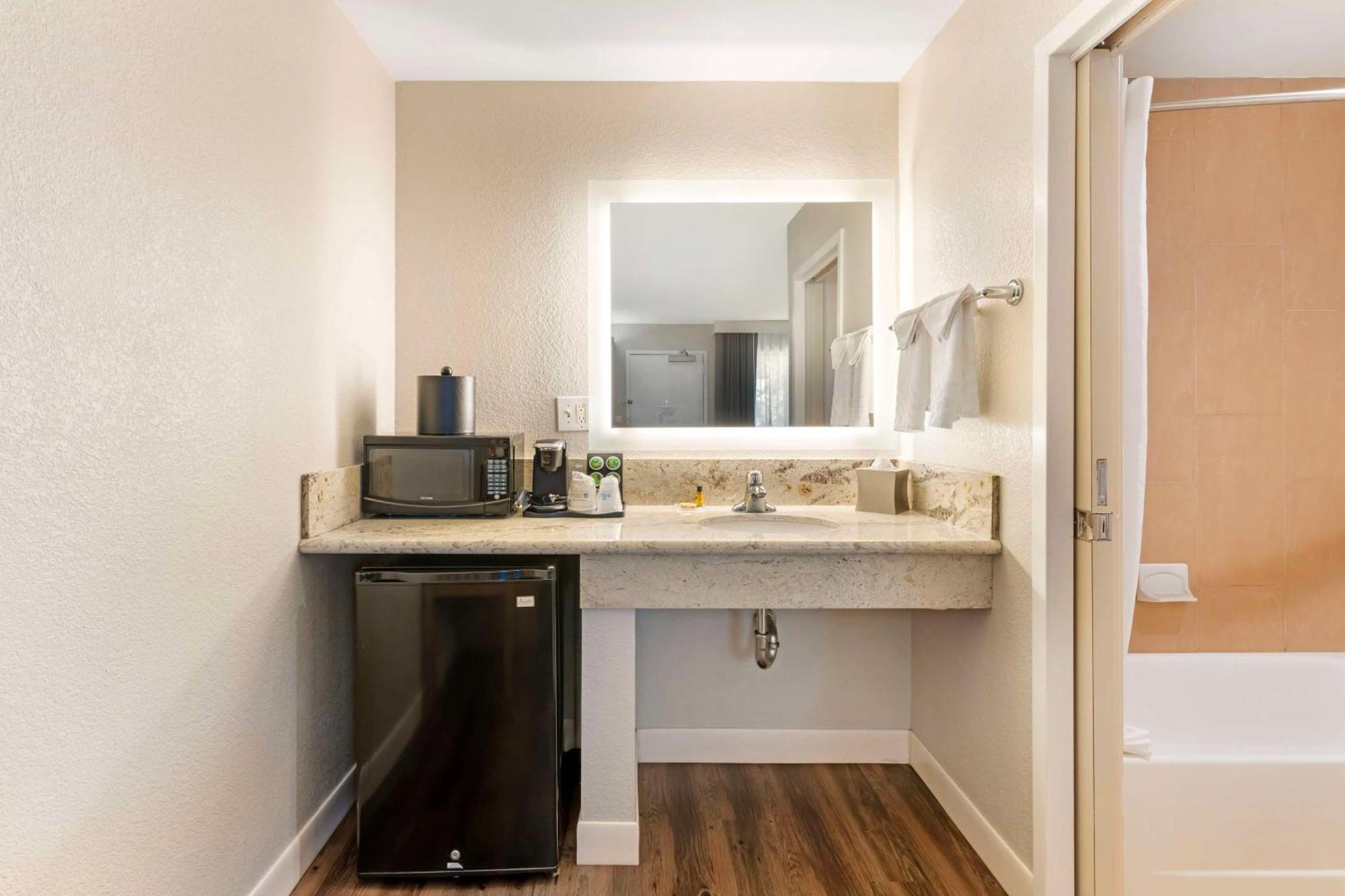 Best Western Plus Rancho Cordova Inn Екстериор снимка
