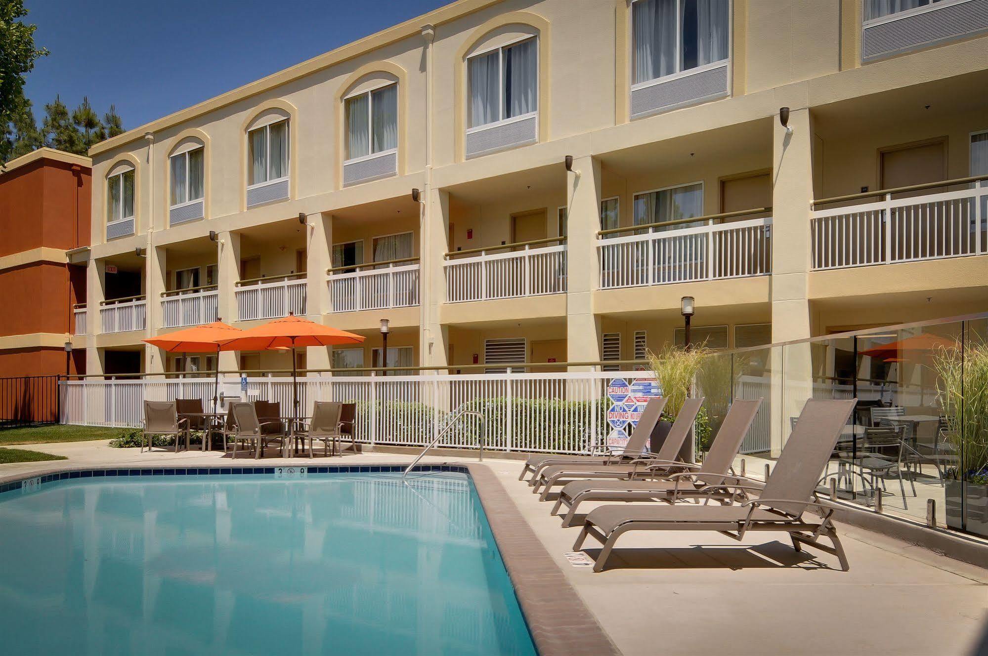 Best Western Plus Rancho Cordova Inn Екстериор снимка